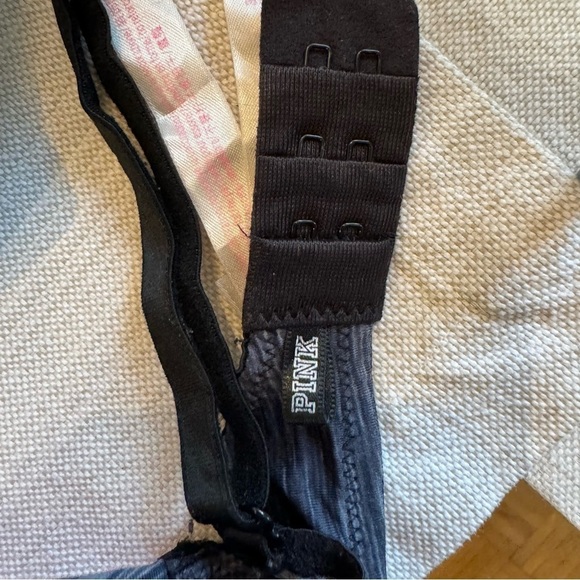 PINK Victoria’s Secret set of 2 bra in a size 32D used in a excellent condition - Picture 6 of 7